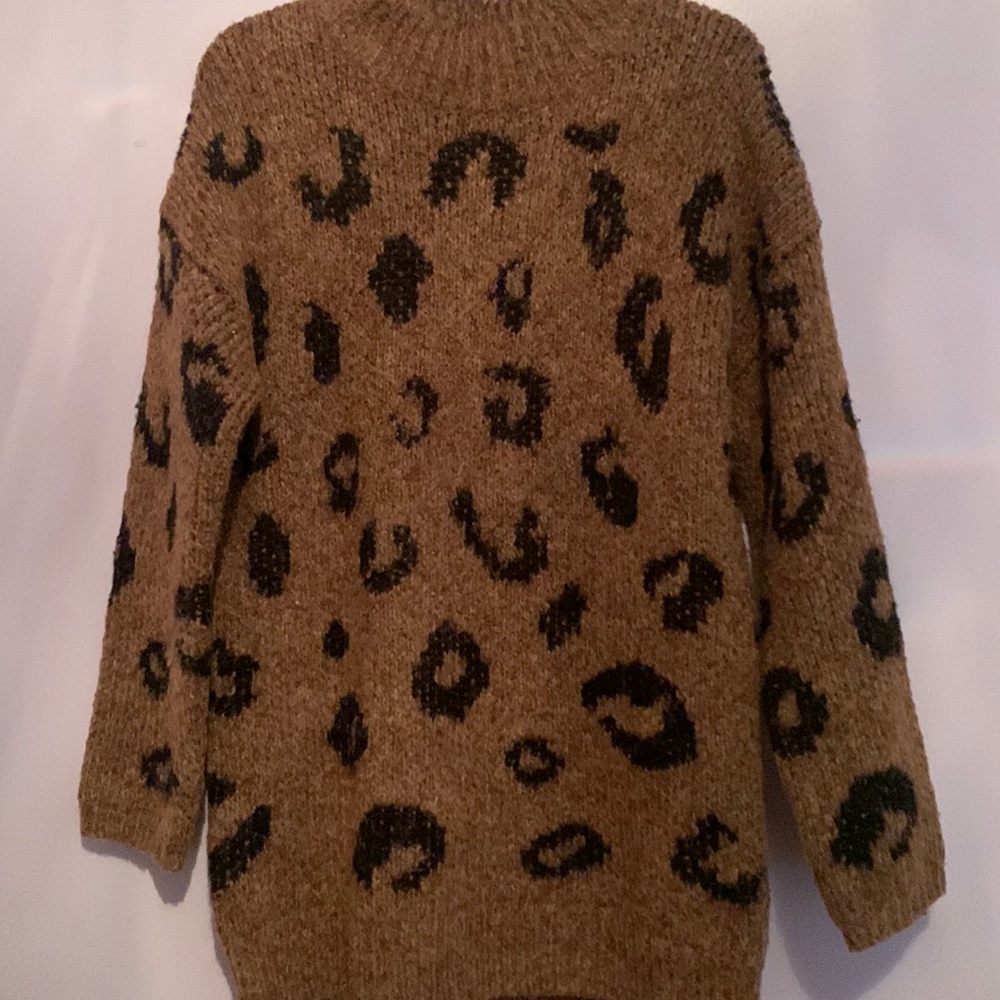 Thick cheetah sweater
